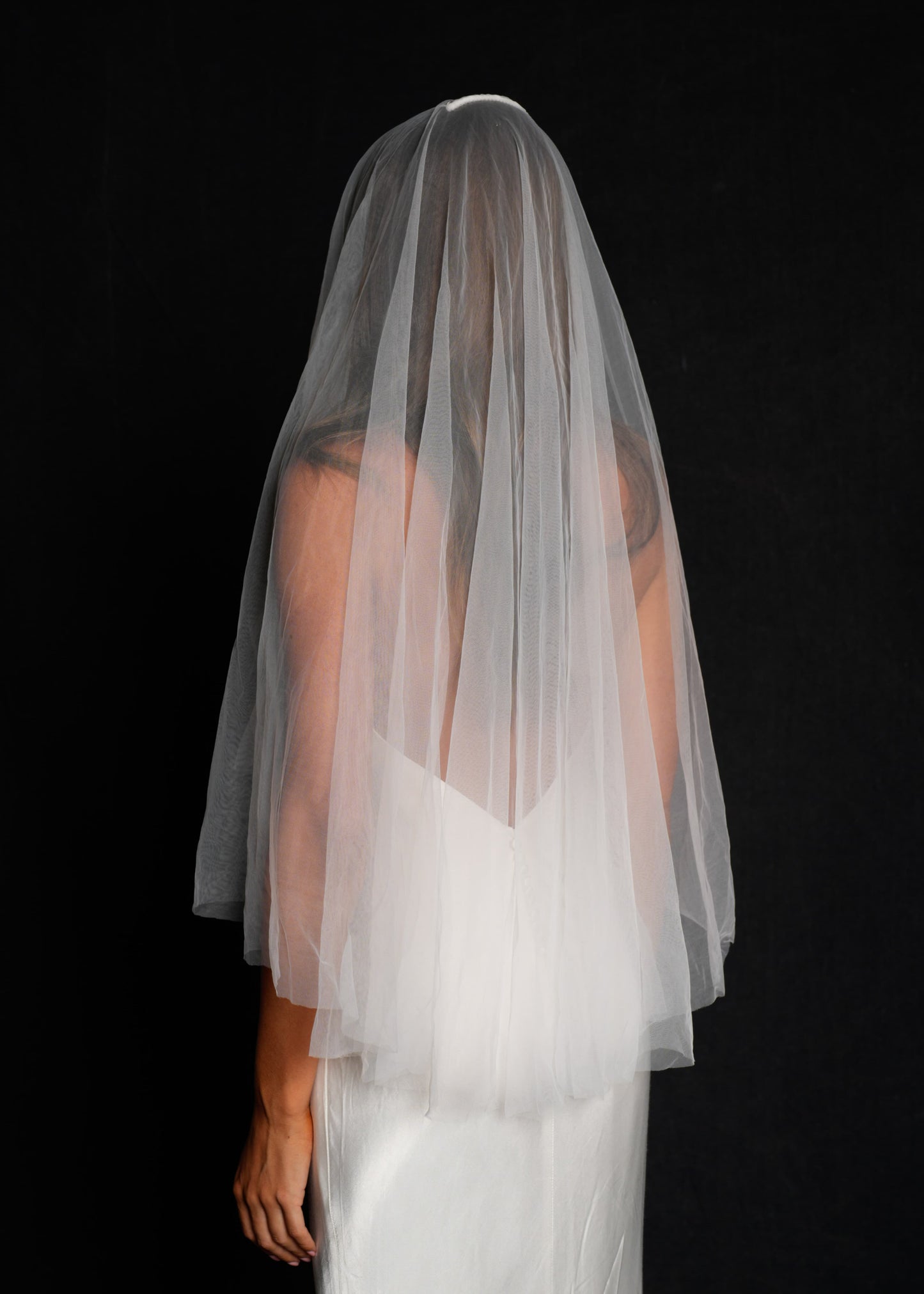 SHORT SIMPLE PLAIN CLASSIC VEIL, FINGERTIP LENGTH, TWO TIER