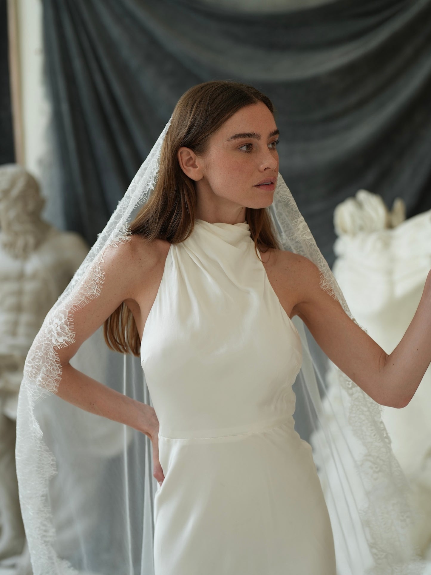 MANTILLA CHANTILLY LACE VEIL, SINGLE TIER, CATHEDRAL LENGTH