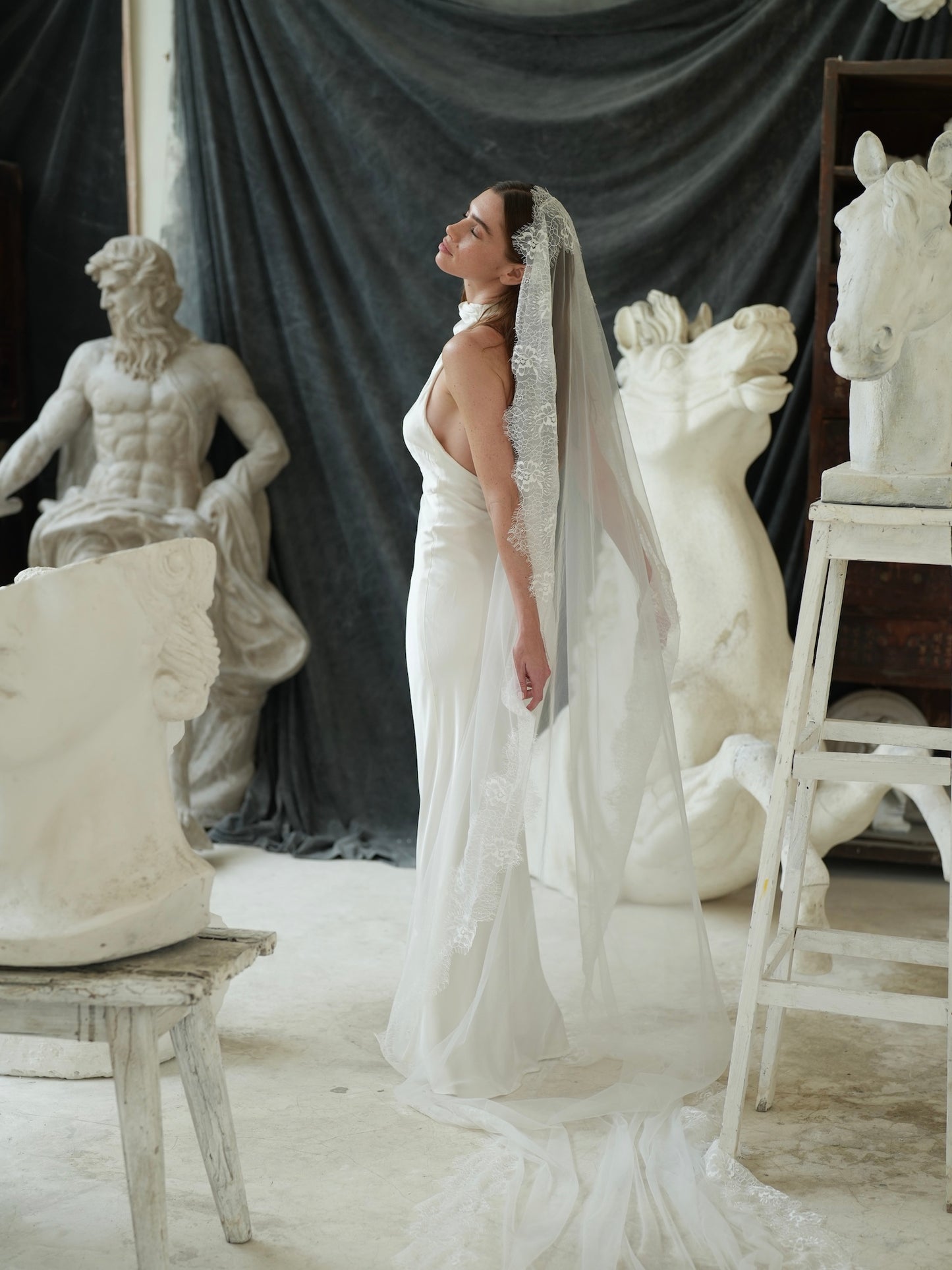 MANTILLA CHANTILLY LACE VEIL, SINGLE TIER, CATHEDRAL LENGTH