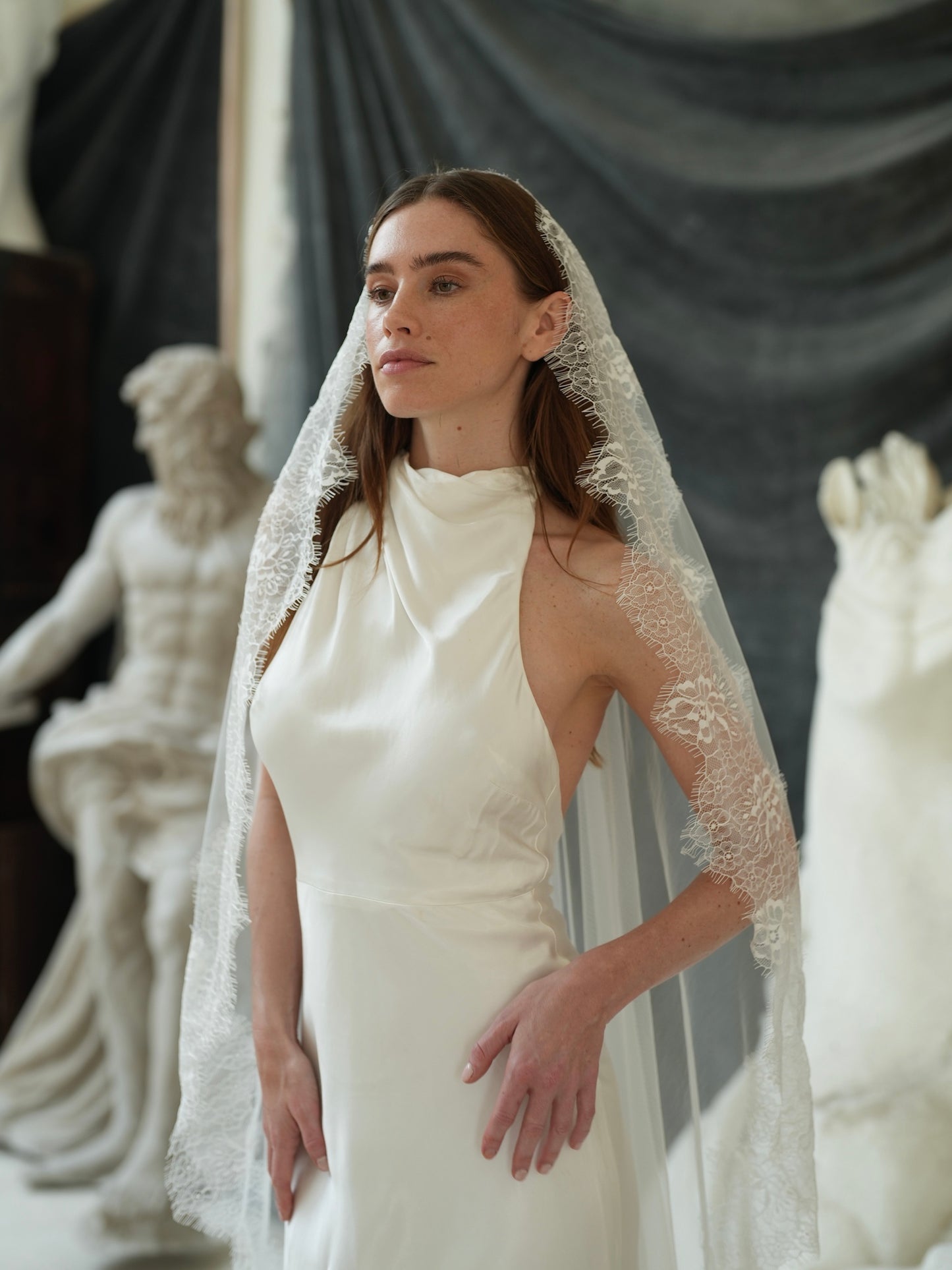 MANTILLA CHANTILLY LACE VEIL, SINGLE TIER, CATHEDRAL LENGTH