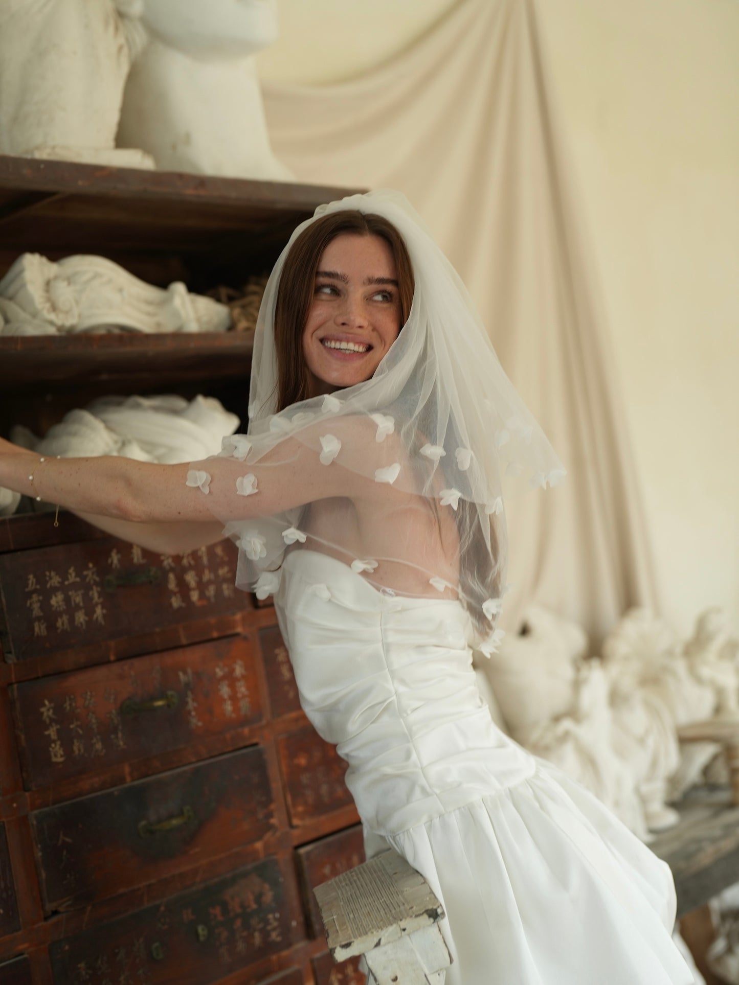 MINI 3D FLOWER SHORT TWO TIER BACHELORETTE VEIL