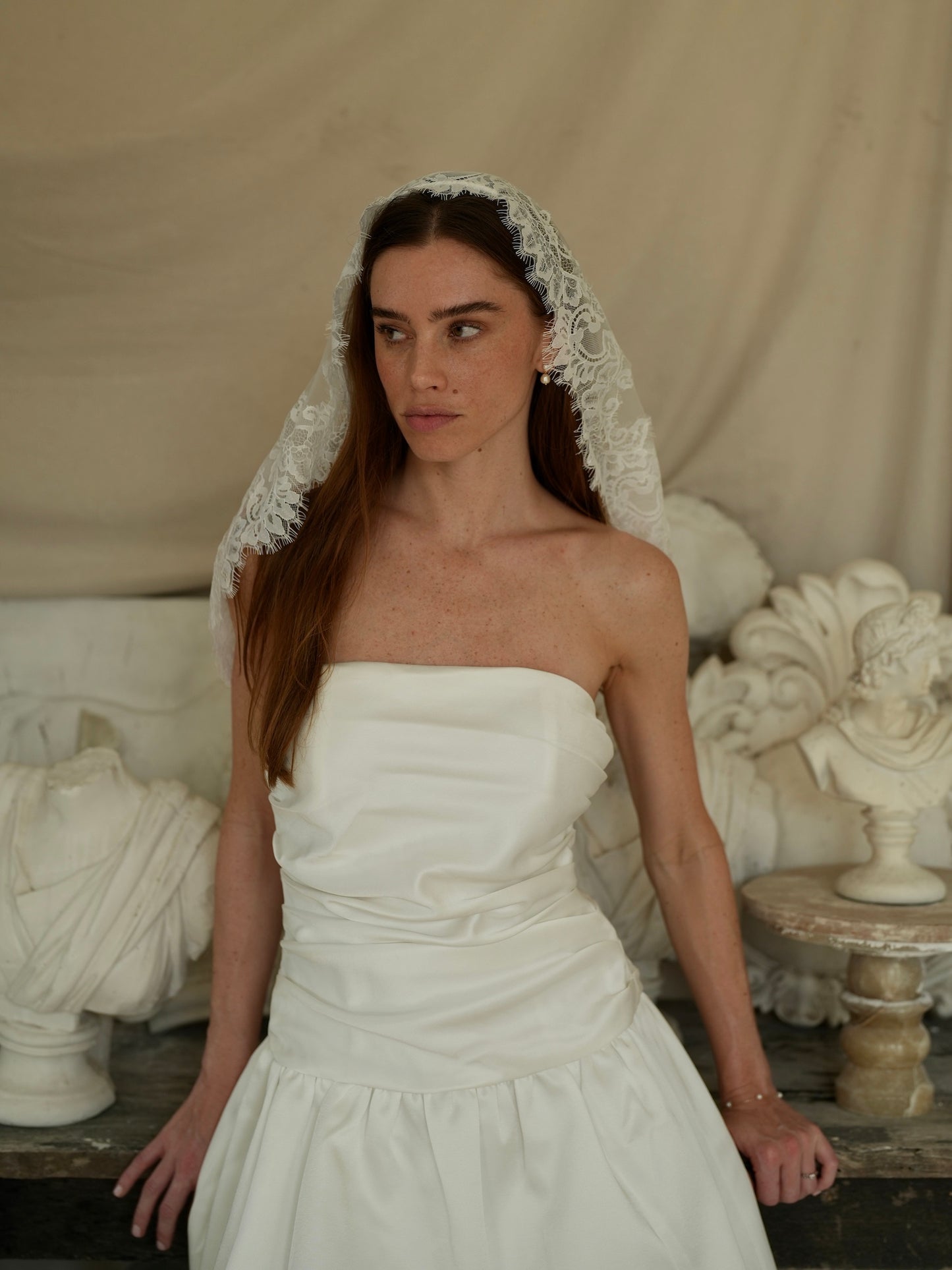 MINI MANTILLA SHORT LACE BACHELORETTE VEIL