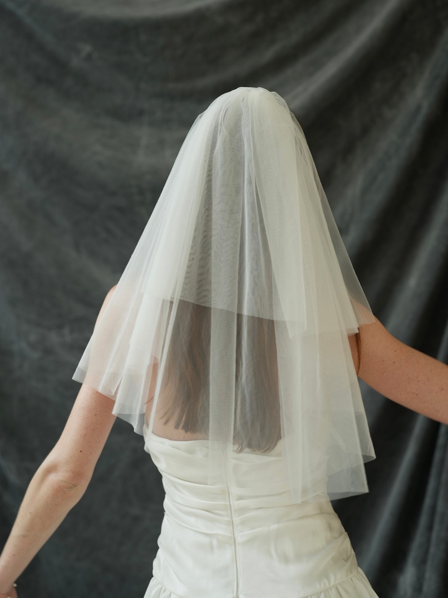 MINI SIMPLE PLAIN SHORT TWO TIER BACHELORETTE VEIL