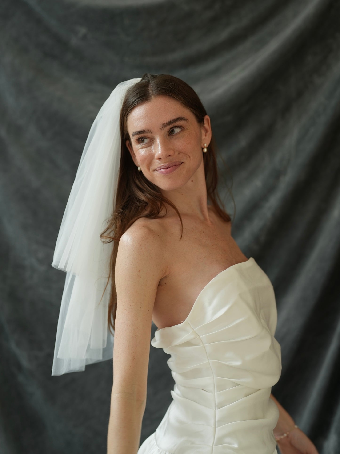 MINI SIMPLE PLAIN SHORT TWO TIER BACHELORETTE VEIL