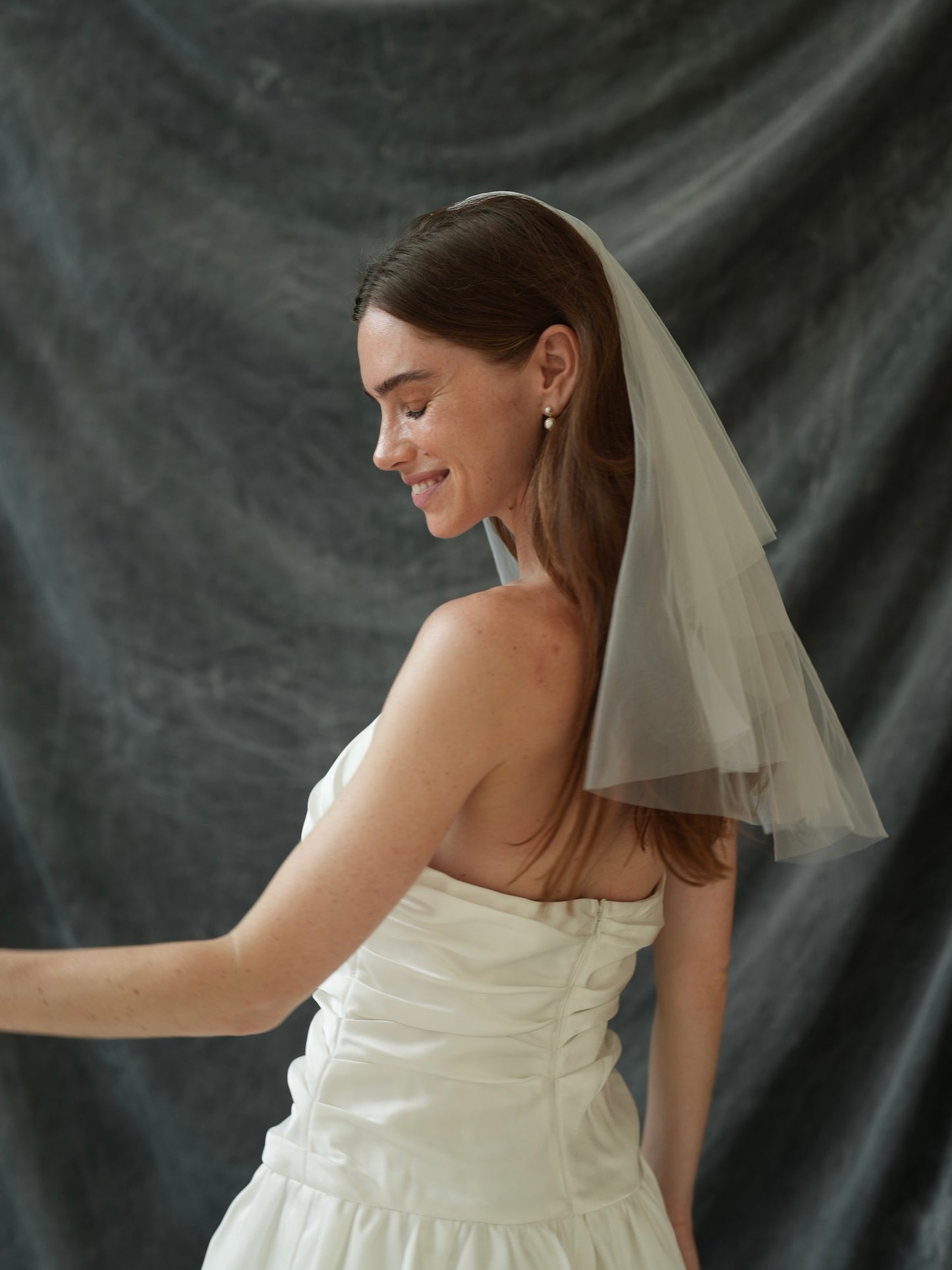 MINI SIMPLE PLAIN SHORT TWO TIER BACHELORETTE VEIL