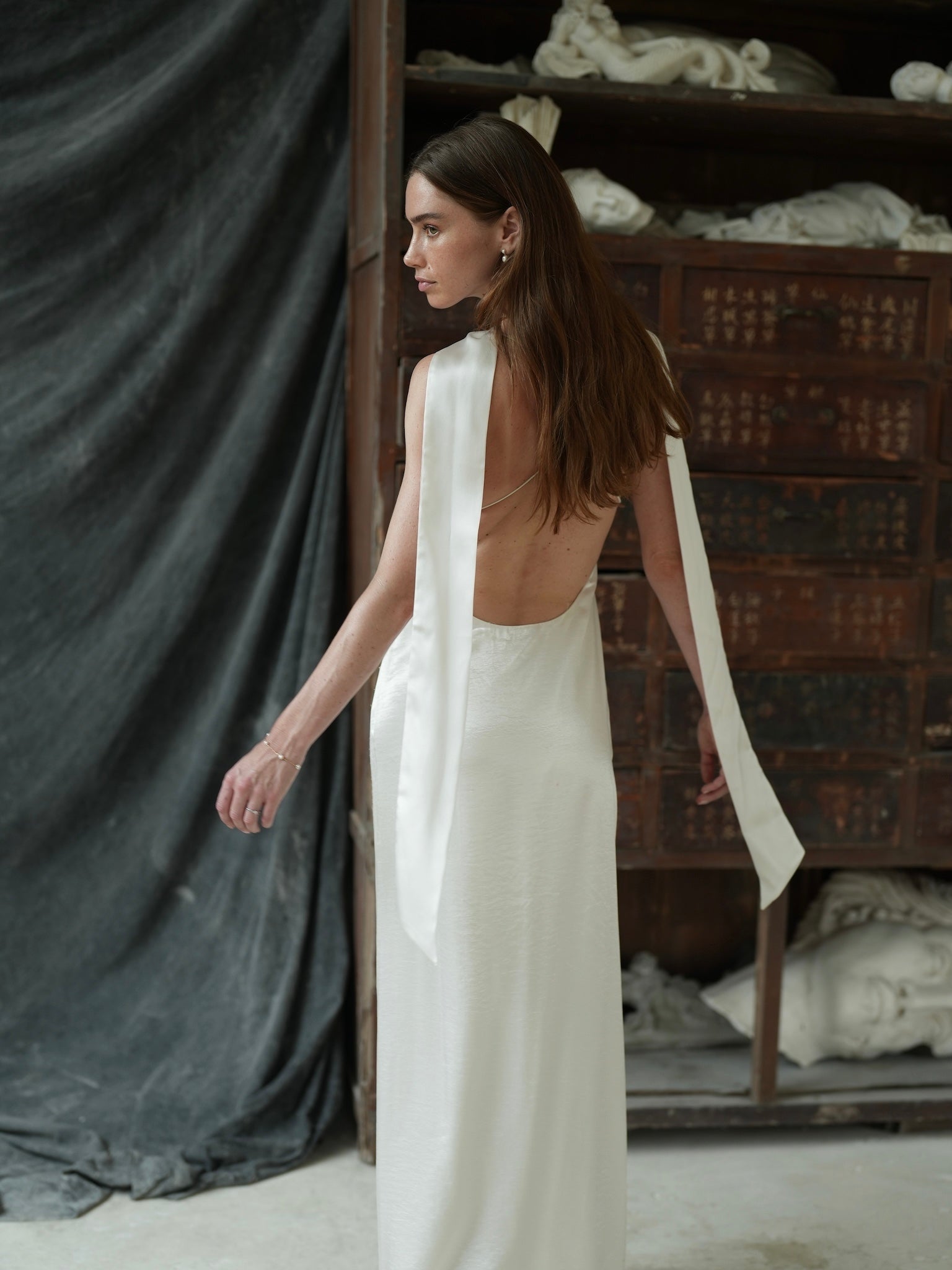 Mulberry Silk Fingertip Bridal Neck Scarf – Calily Bridal