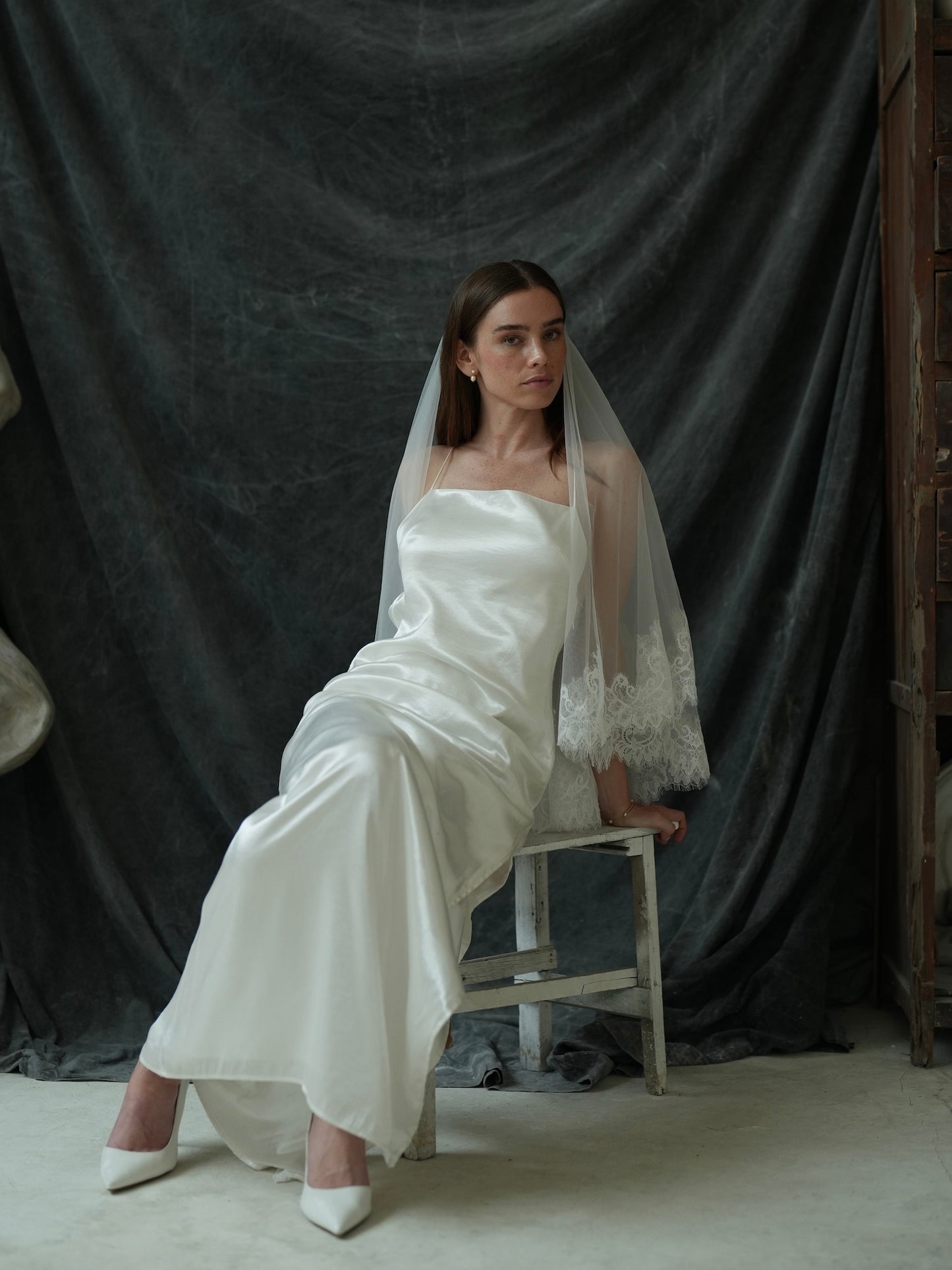 SHORT LACE VEIL, TWO TIER, FINGERTIP LENGTH