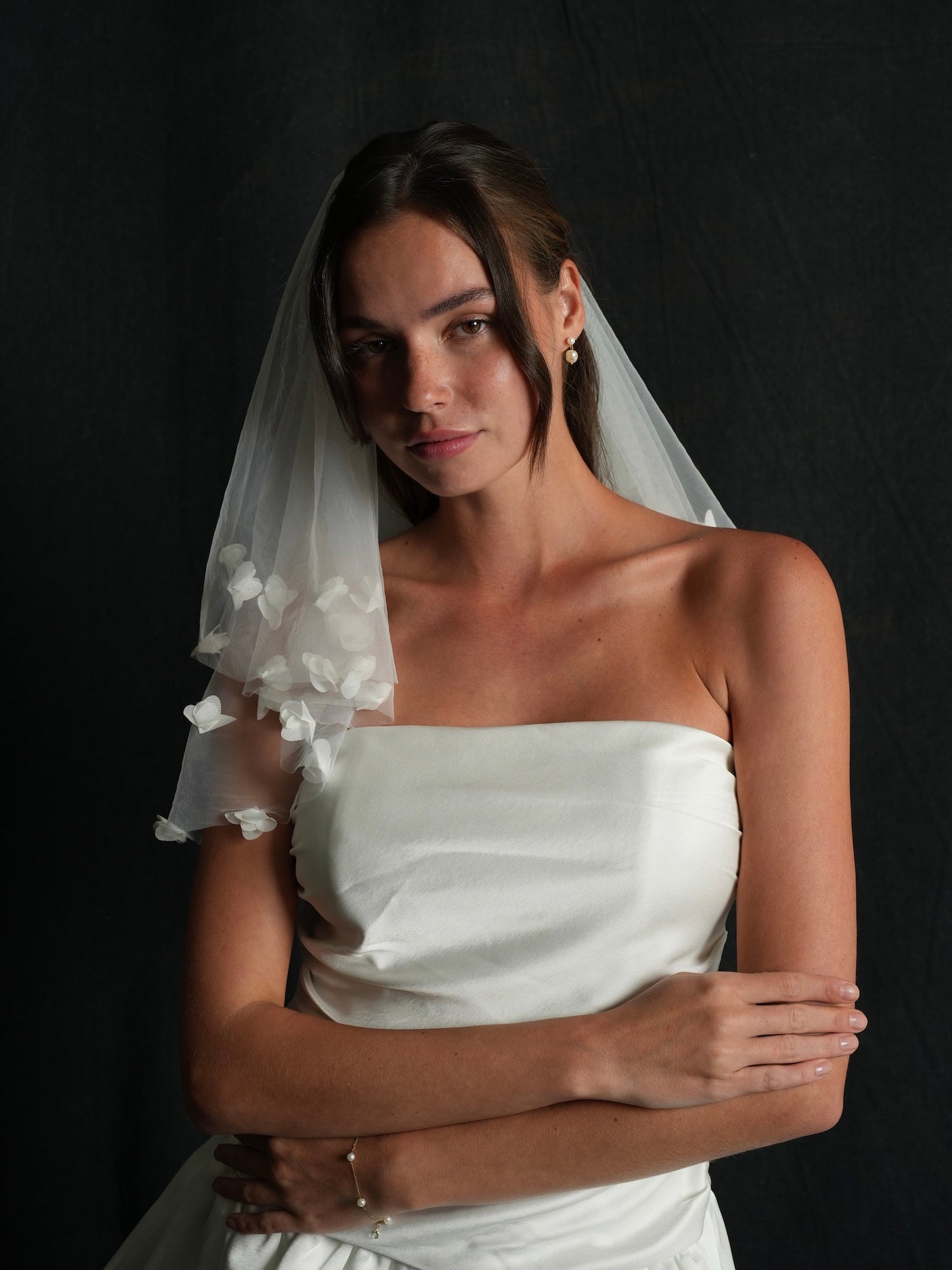 MINI 3D FLOWER SHORT TWO TIER BACHELORETTE VEIL