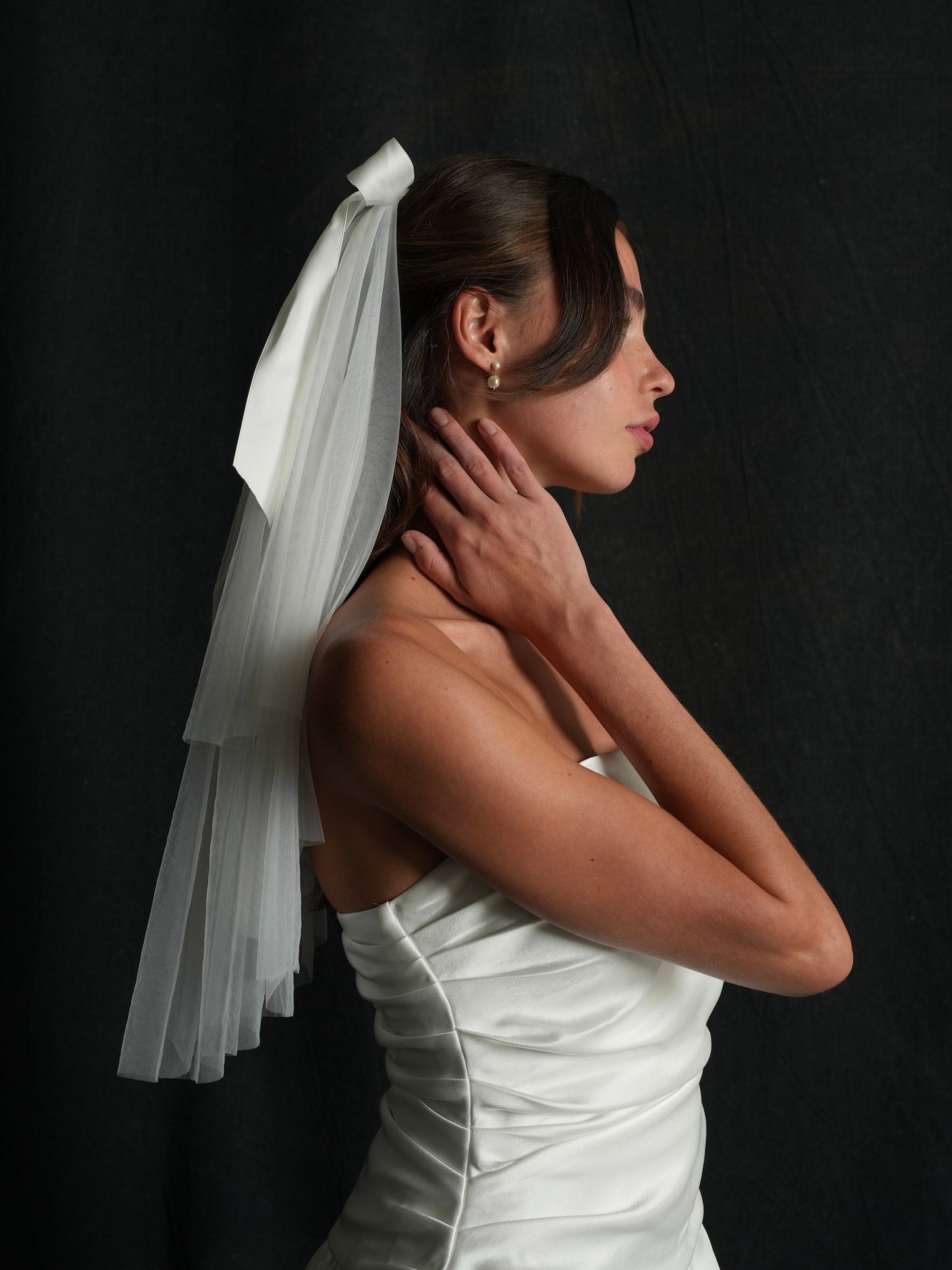 MINI BOW SHORT TWO TIER BACHELORETTE VEIL