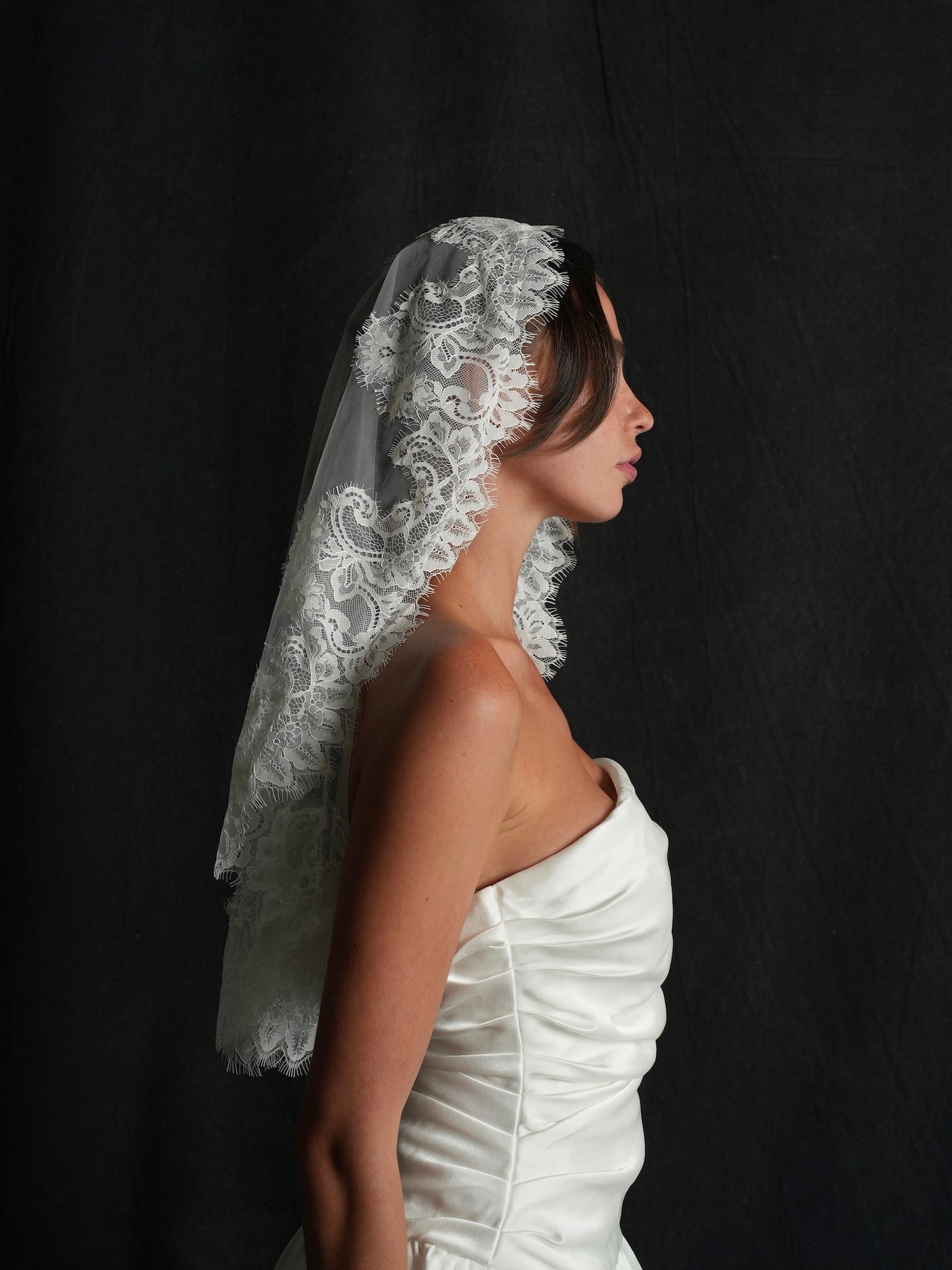MINI MANTILLA SHORT LACE BACHELORETTE VEIL