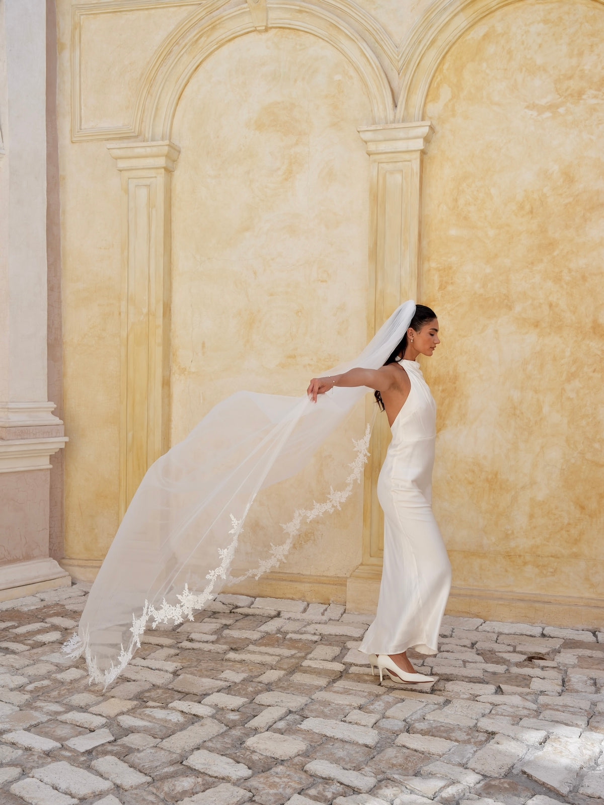 Scalloped Floral Lace Edge Veil, Single Tier, Cathedral Length