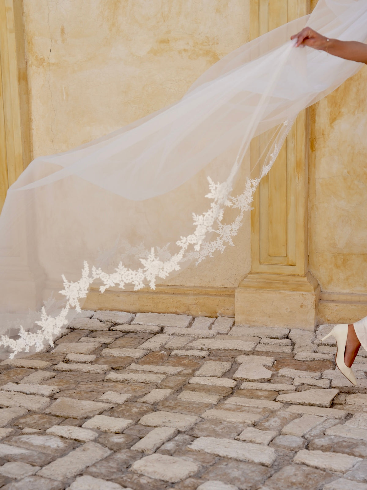 Scalloped Floral Lace Edge Veil, Single Tier, Cathedral Length