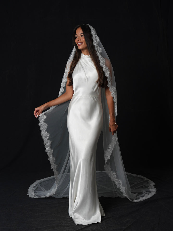Beach Wedding Veil | Light and Flowing Styles - Calily Bridal Beach Wedding Veil | Light and Flowing Styles - Calily Bridal