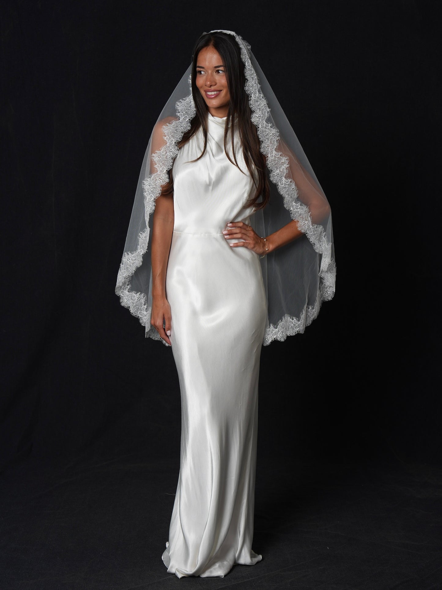 Mantilla Chantilly Short Lace Veil, Single Tier, Fingertip Length – Calily  Bridal