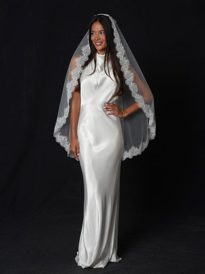 For Abigail Bailey - Mantilla Chantilly Short Lace Veil, Single Tier, Fingertip Length