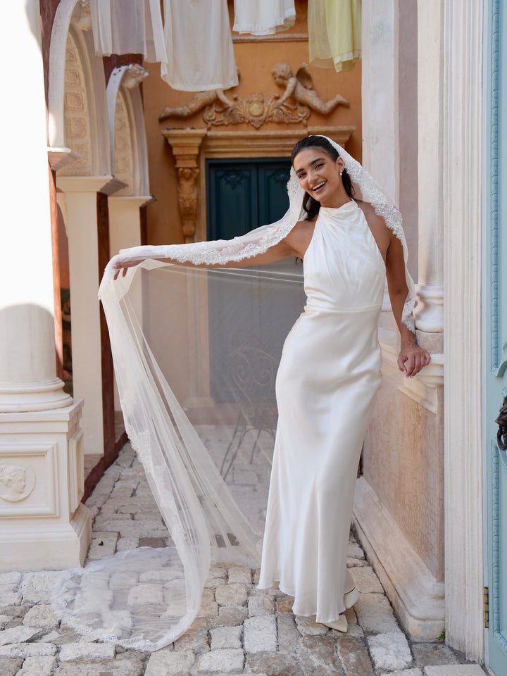 Chantilly Mantilla Lace Veil, Single Tier, Cathedral Length