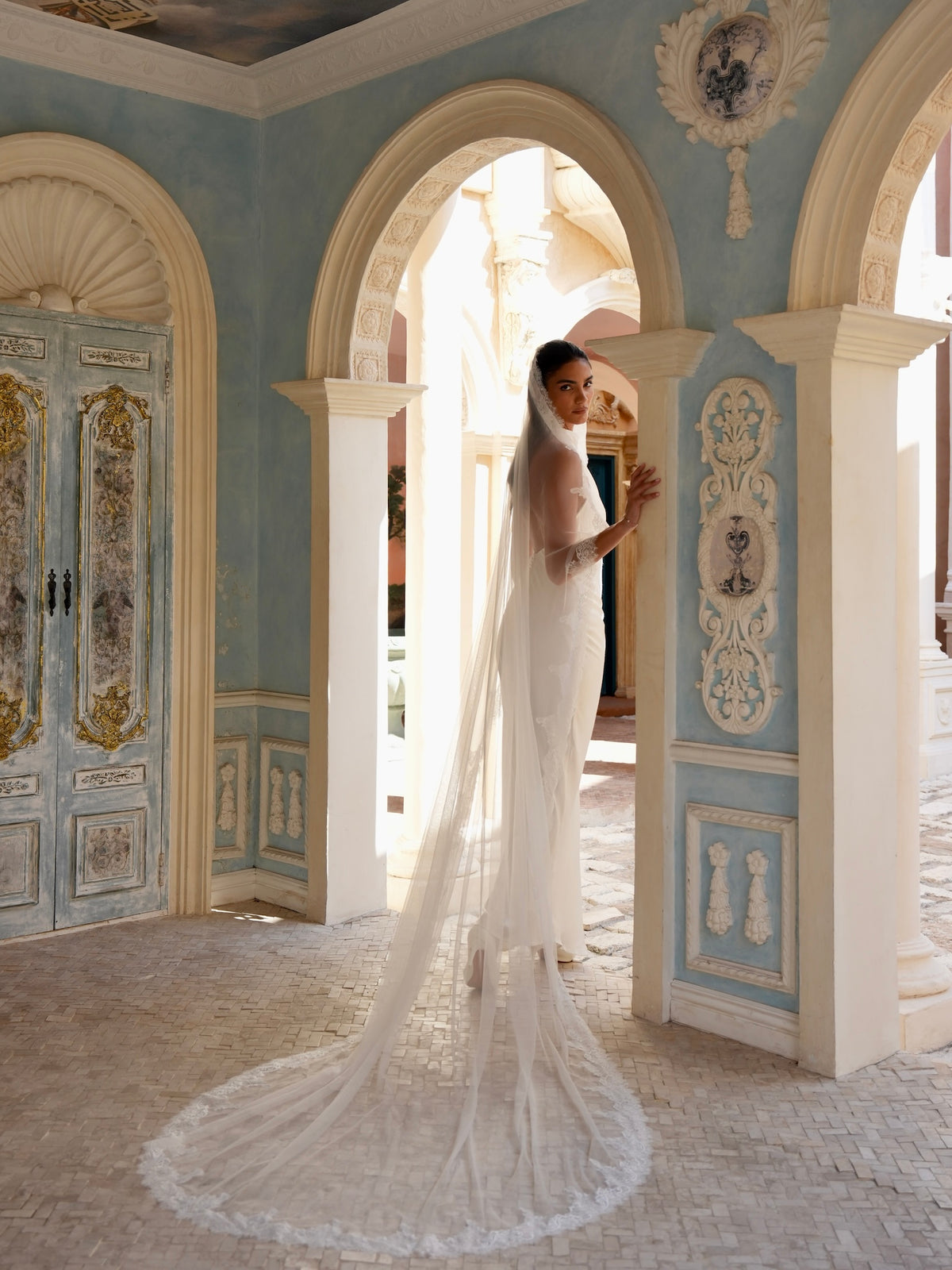 Chantilly Mantilla Lace Veil, Single Tier, Cathedral Length