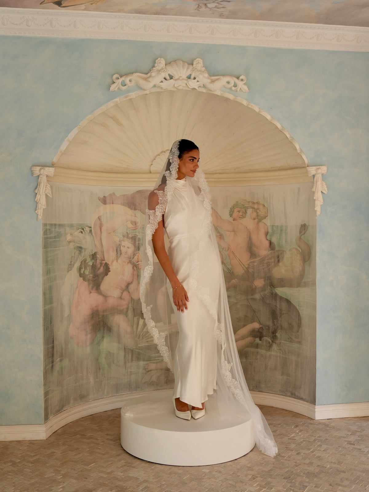 Chantilly Mantilla Lace Veil, Single Tier, Cathedral Length