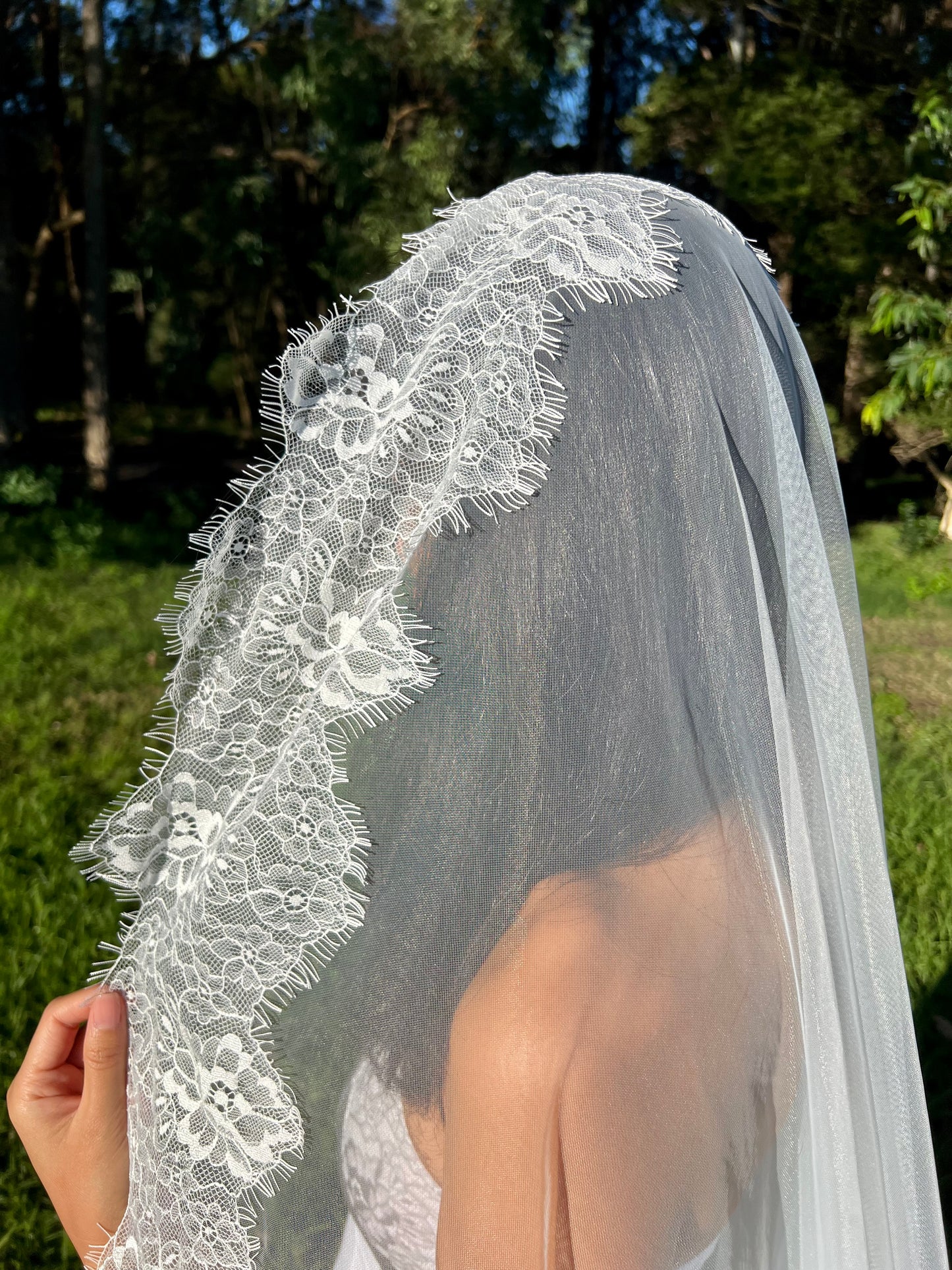 MANTILLA FRENCH CHANTILLY LACE VEIL, SINGLE TIER, CATHEDRAL LENGTH