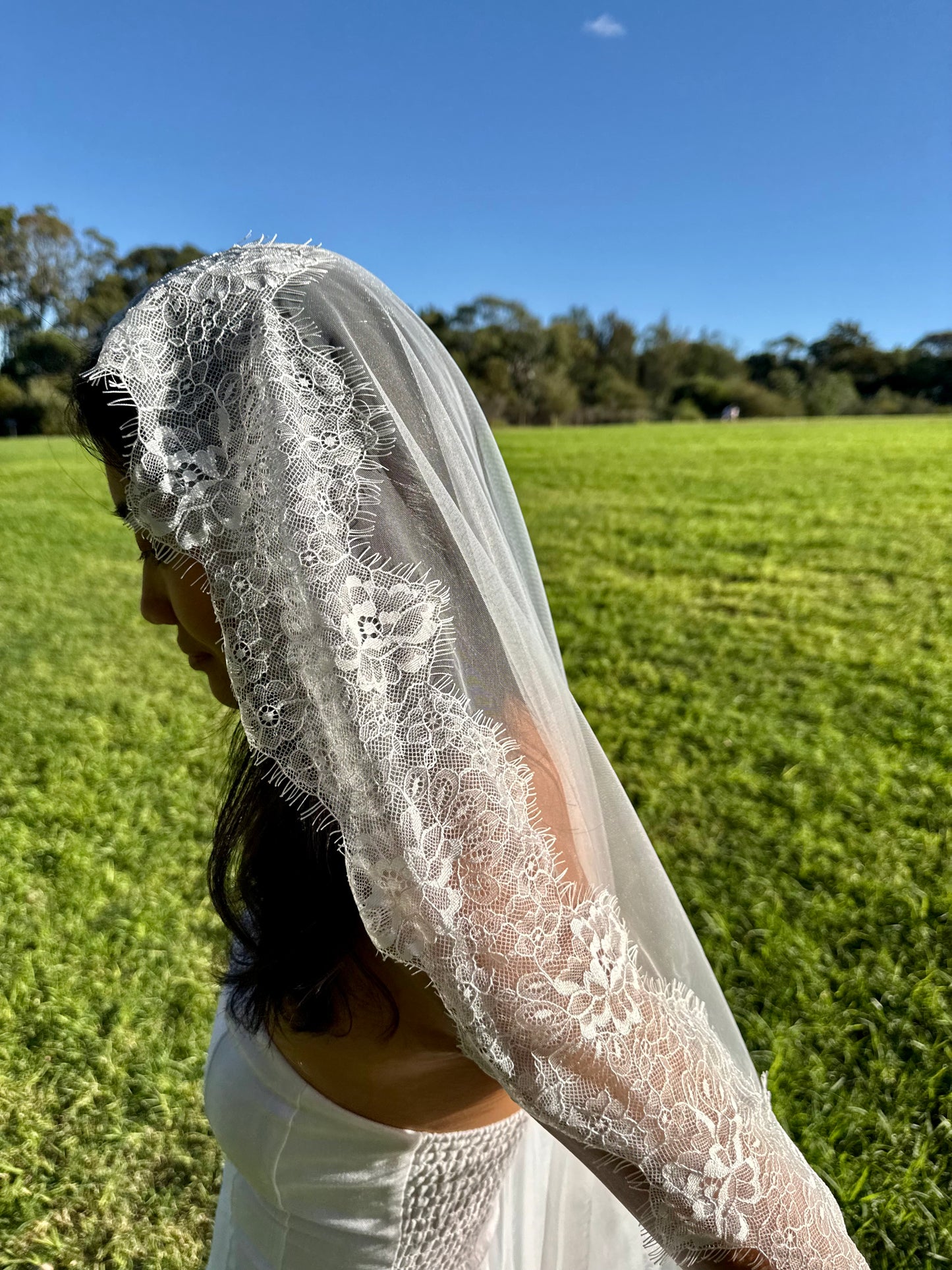 MANTILLA FRENCH CHANTILLY LACE VEIL, SINGLE TIER, CATHEDRAL LENGTH