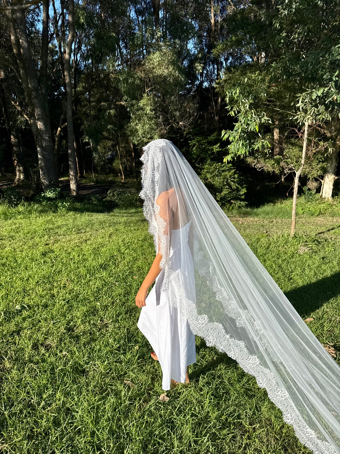 MANTILLA FRENCH CHANTILLY LACE VEIL, SINGLE TIER, CATHEDRAL LENGTH