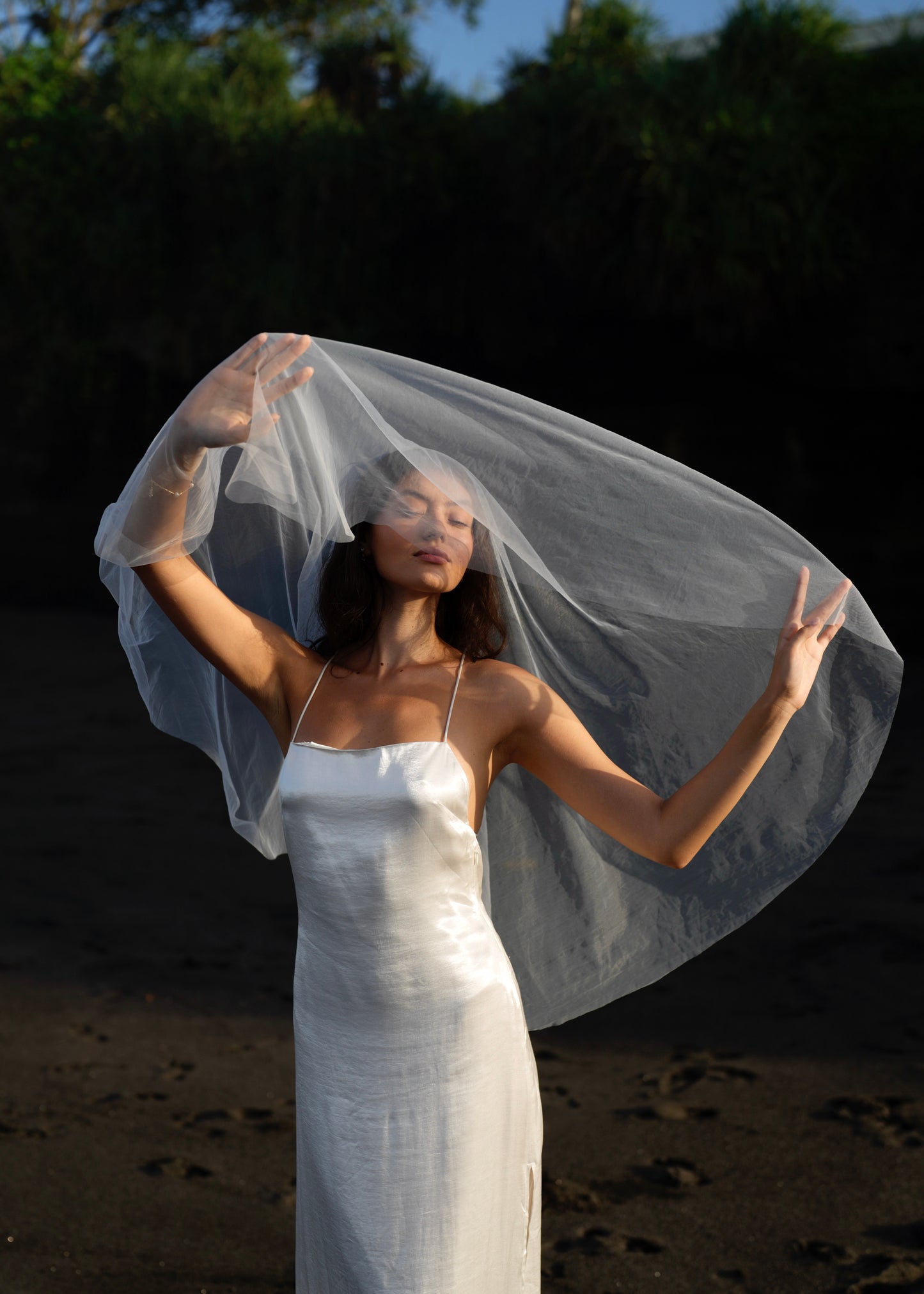 SHORT SIMPLE PLAIN CLASSIC VEIL, FINGERTIP LENGTH, TWO TIER