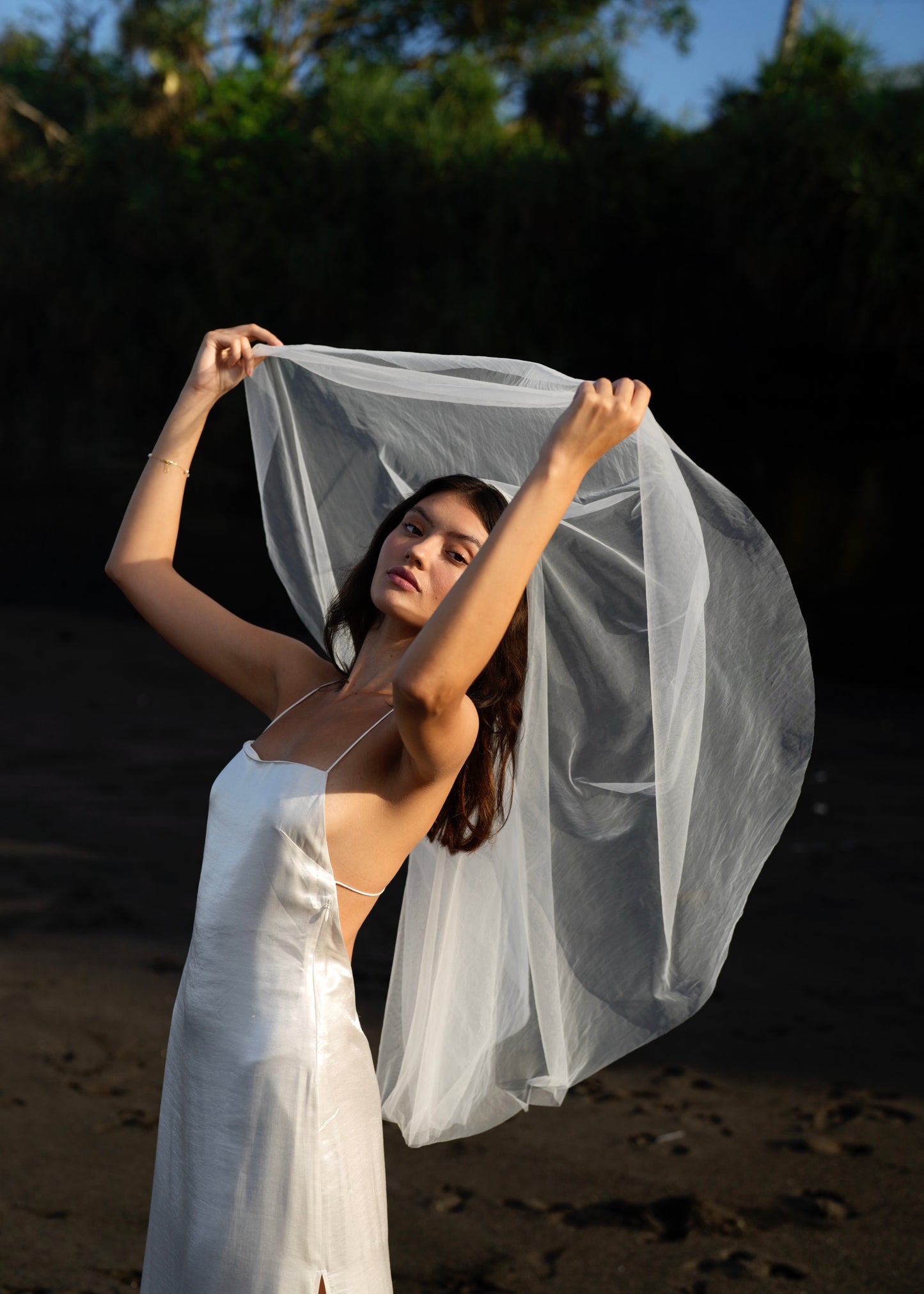SHORT SIMPLE PLAIN CLASSIC VEIL, FINGERTIP LENGTH, TWO TIER