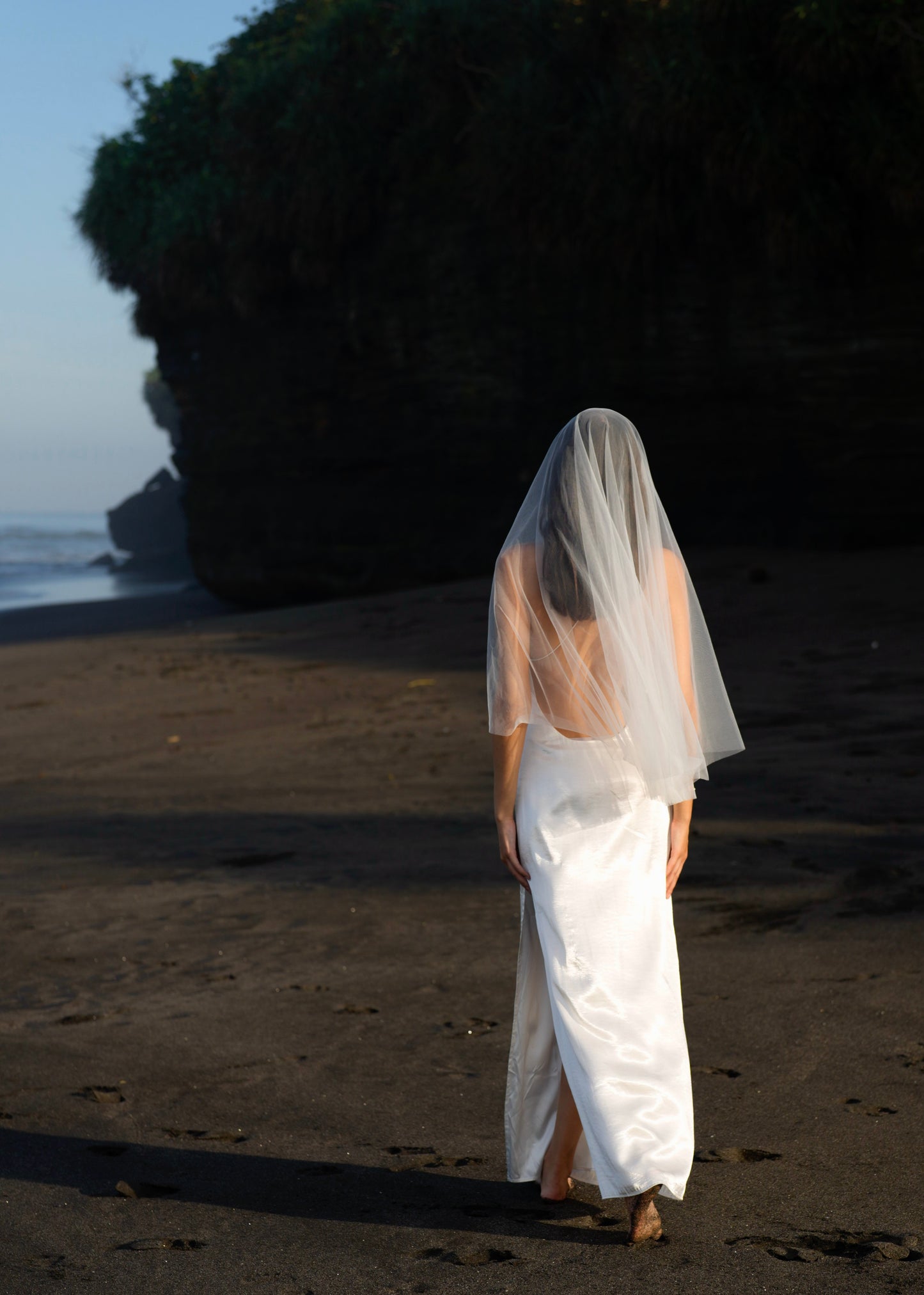 SHORT SIMPLE PLAIN CLASSIC VEIL, FINGERTIP LENGTH, TWO TIER