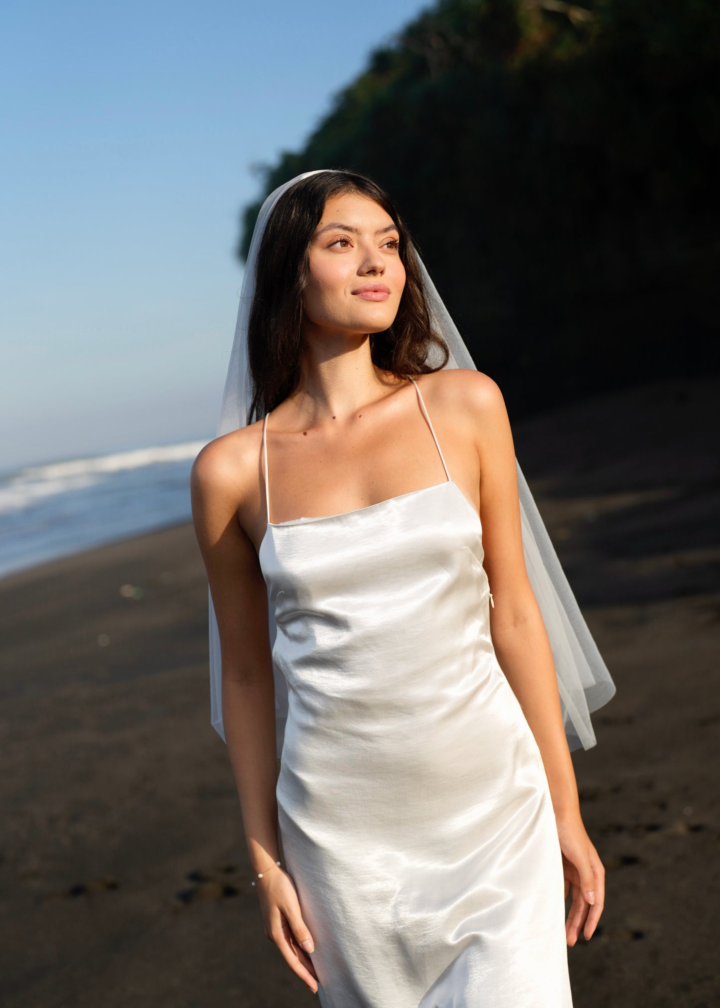 SHORT SIMPLE PLAIN CLASSIC VEIL, FINGERTIP LENGTH, TWO TIER