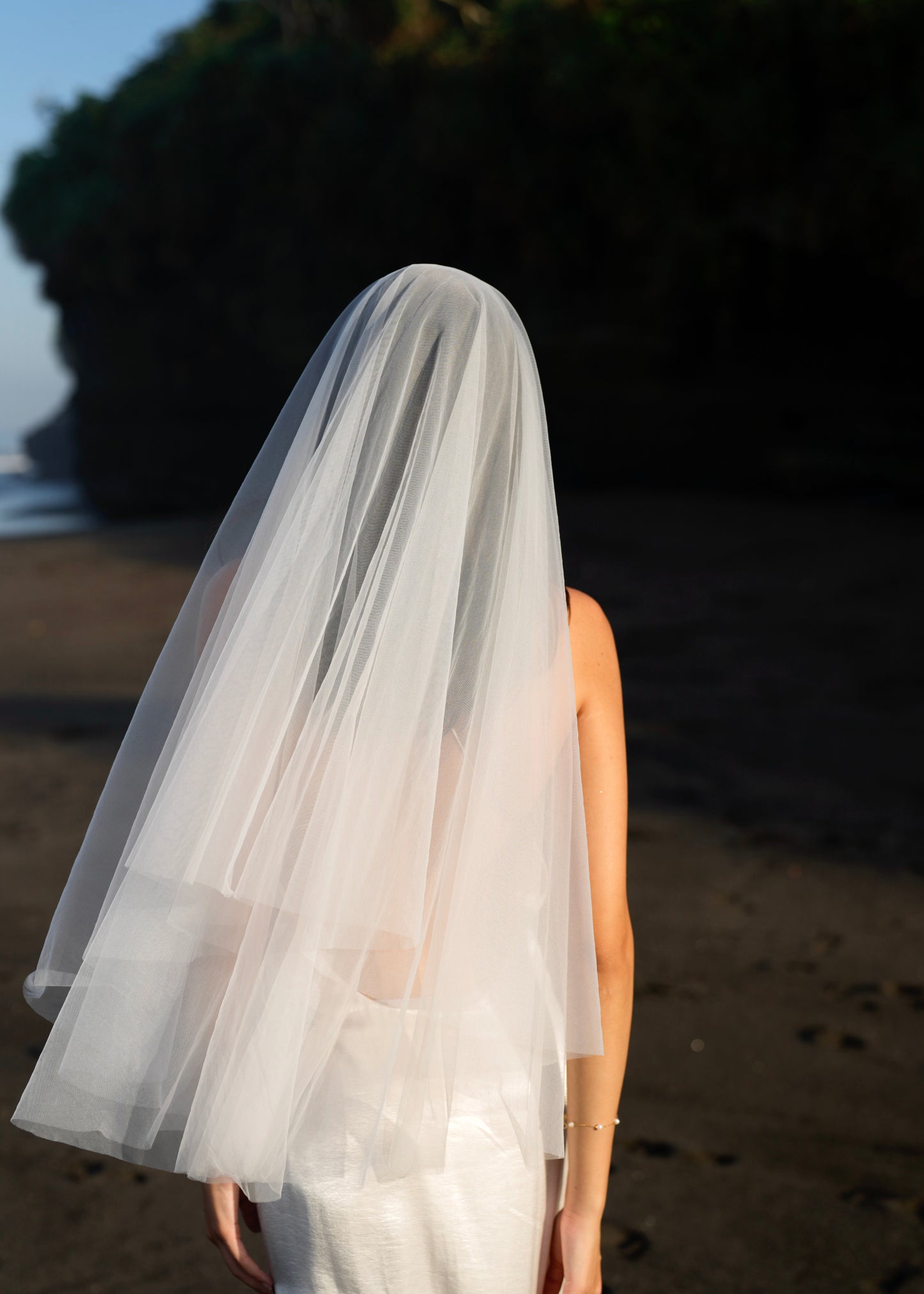SHORT SIMPLE PLAIN CLASSIC VEIL, FINGERTIP LENGTH, TWO TIER