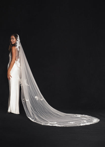 FOR AMY FLORAL LACE VEIL, SINGLE TIER, CATHEDRAL LENGTH