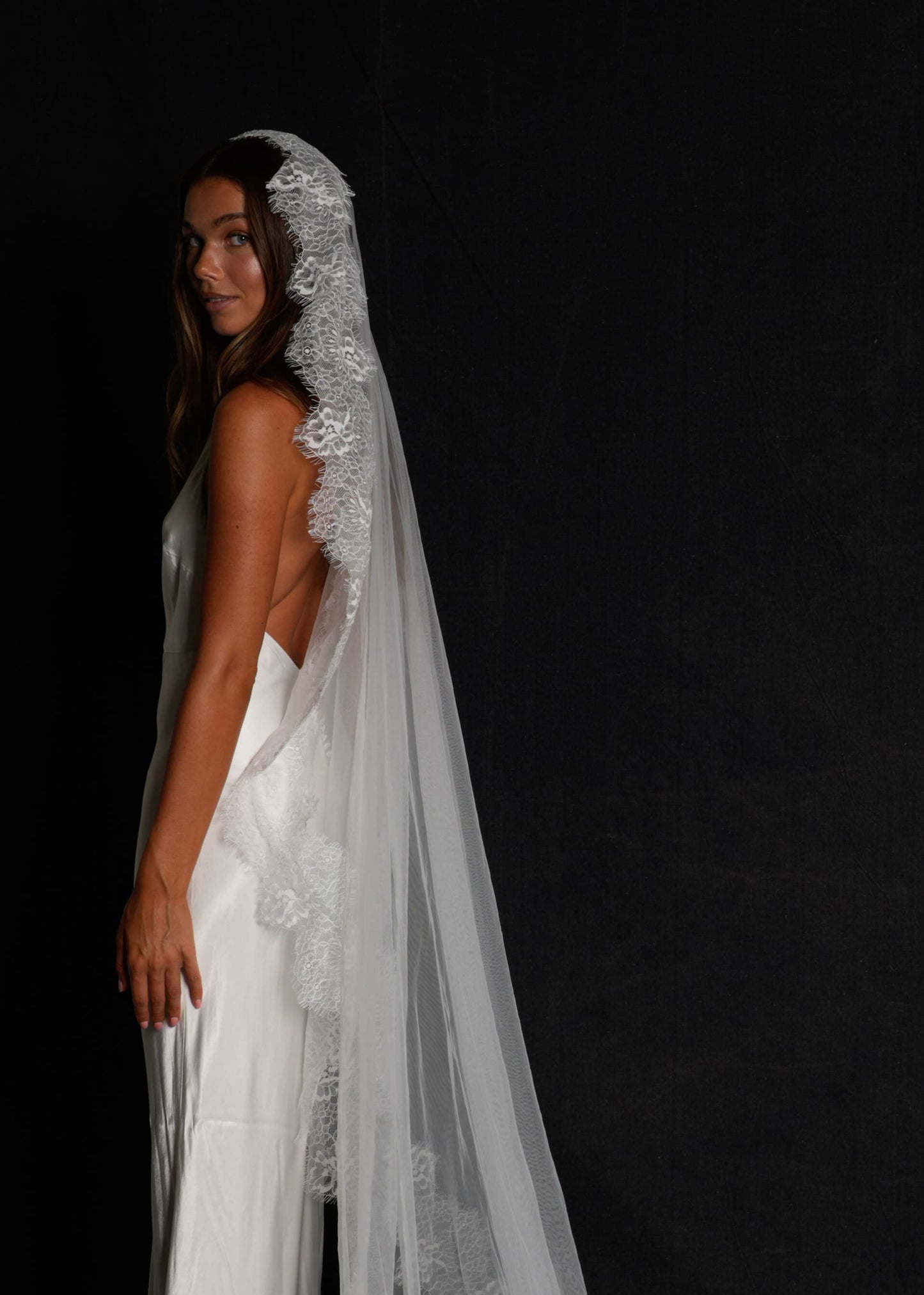 MANTILLA FRENCH CHANTILLY LACE VEIL, SINGLE TIER, CATHEDRAL LENGTH