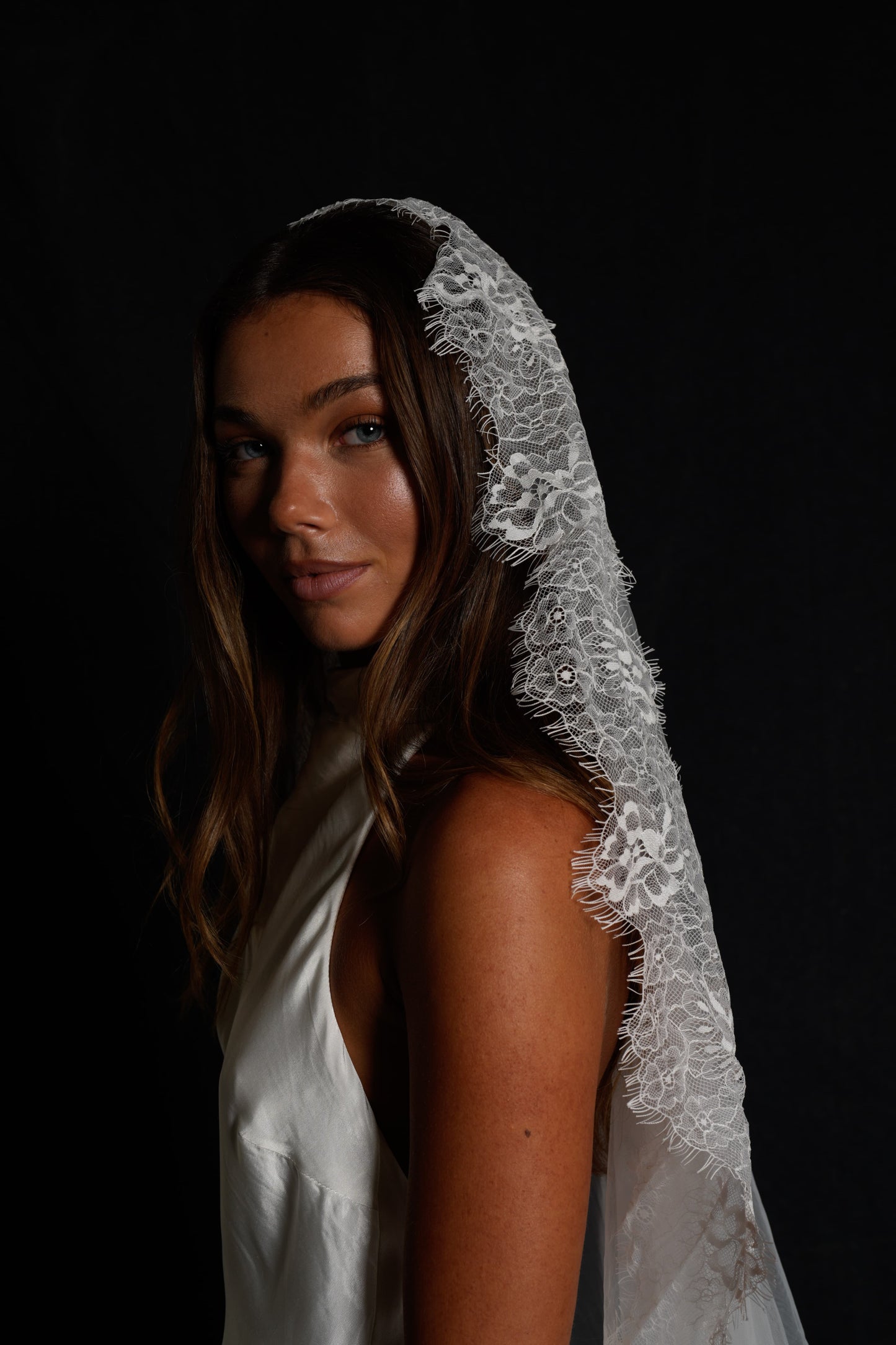 MANTILLA FRENCH CHANTILLY LACE VEIL, SINGLE TIER, CATHEDRAL LENGTH