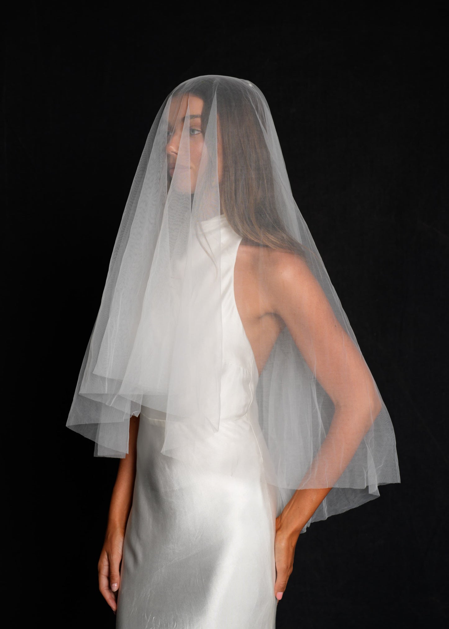 SHORT SIMPLE PLAIN CLASSIC VEIL, FINGERTIP LENGTH, TWO TIER
