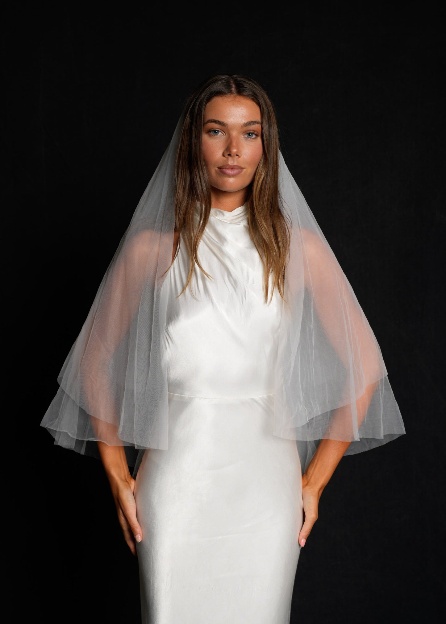 SHORT SIMPLE PLAIN CLASSIC VEIL, FINGERTIP LENGTH, TWO TIER
