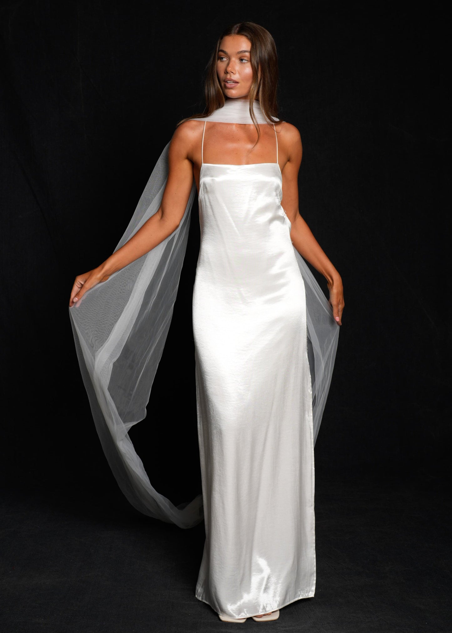 BRIDAL TULLE NECK SCARF