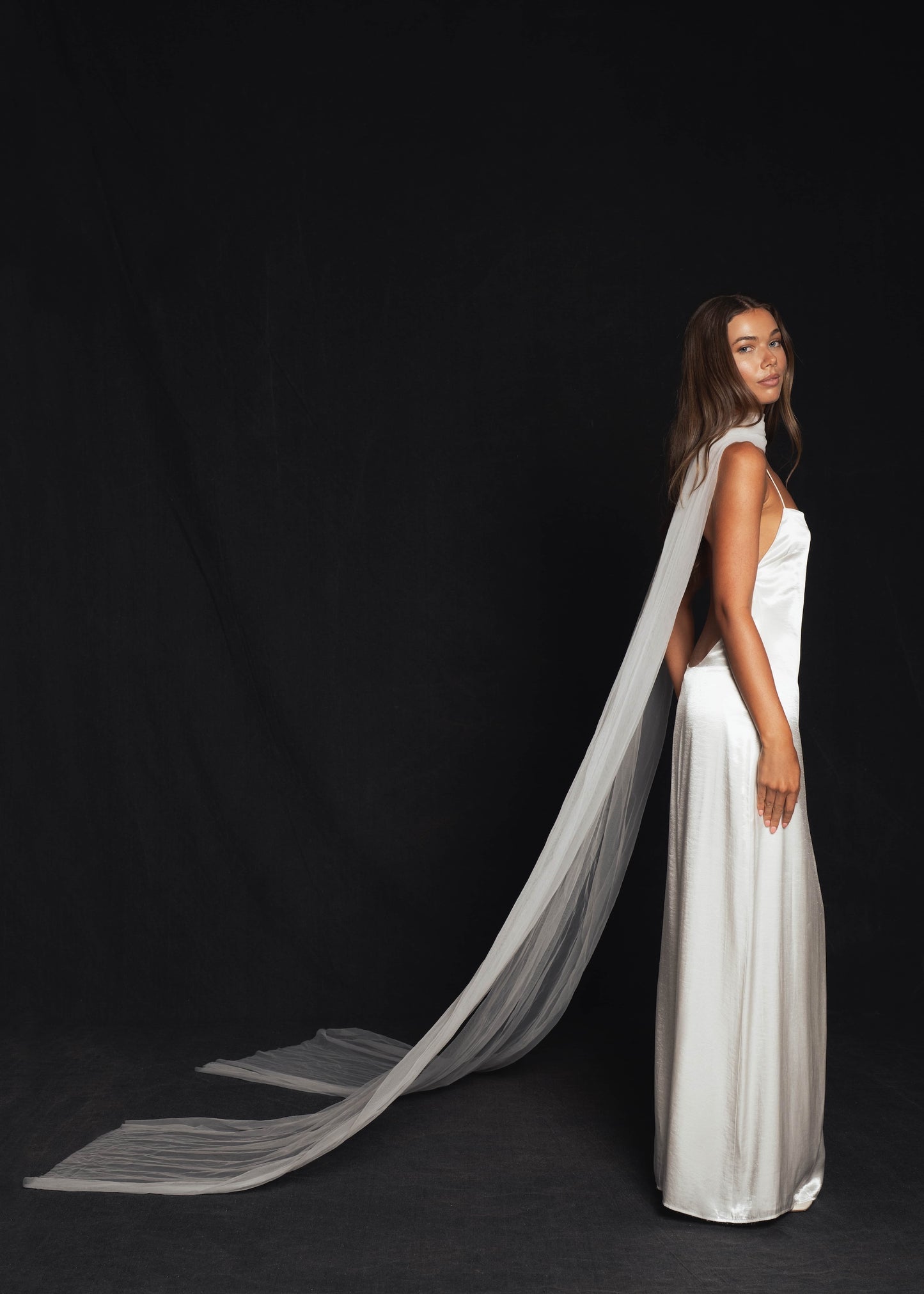 BRIDAL TULLE NECK SCARF