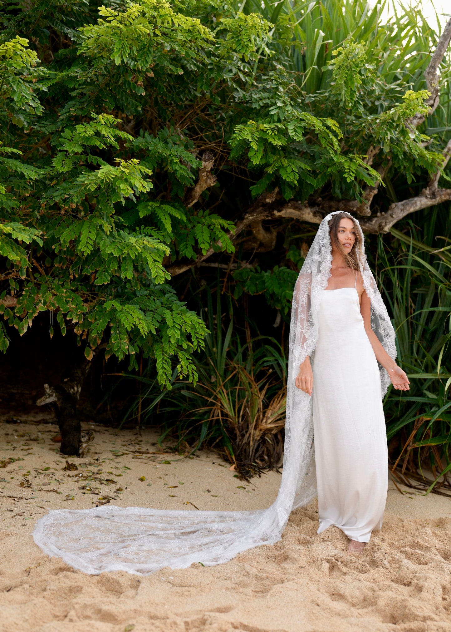 CHANTILLY MANTILLA ALL OVER LACE VEIL, SINGLE TIER, CATHEDRAL LENGTH