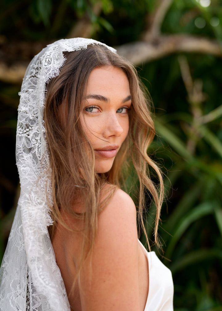 Chantilly Mantilla All Over Lace Veil, Single Tier, Cathedral Length