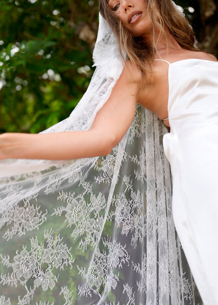 Chantilly Mantilla All Over Lace Veil, Single Tier, Cathedral Length
