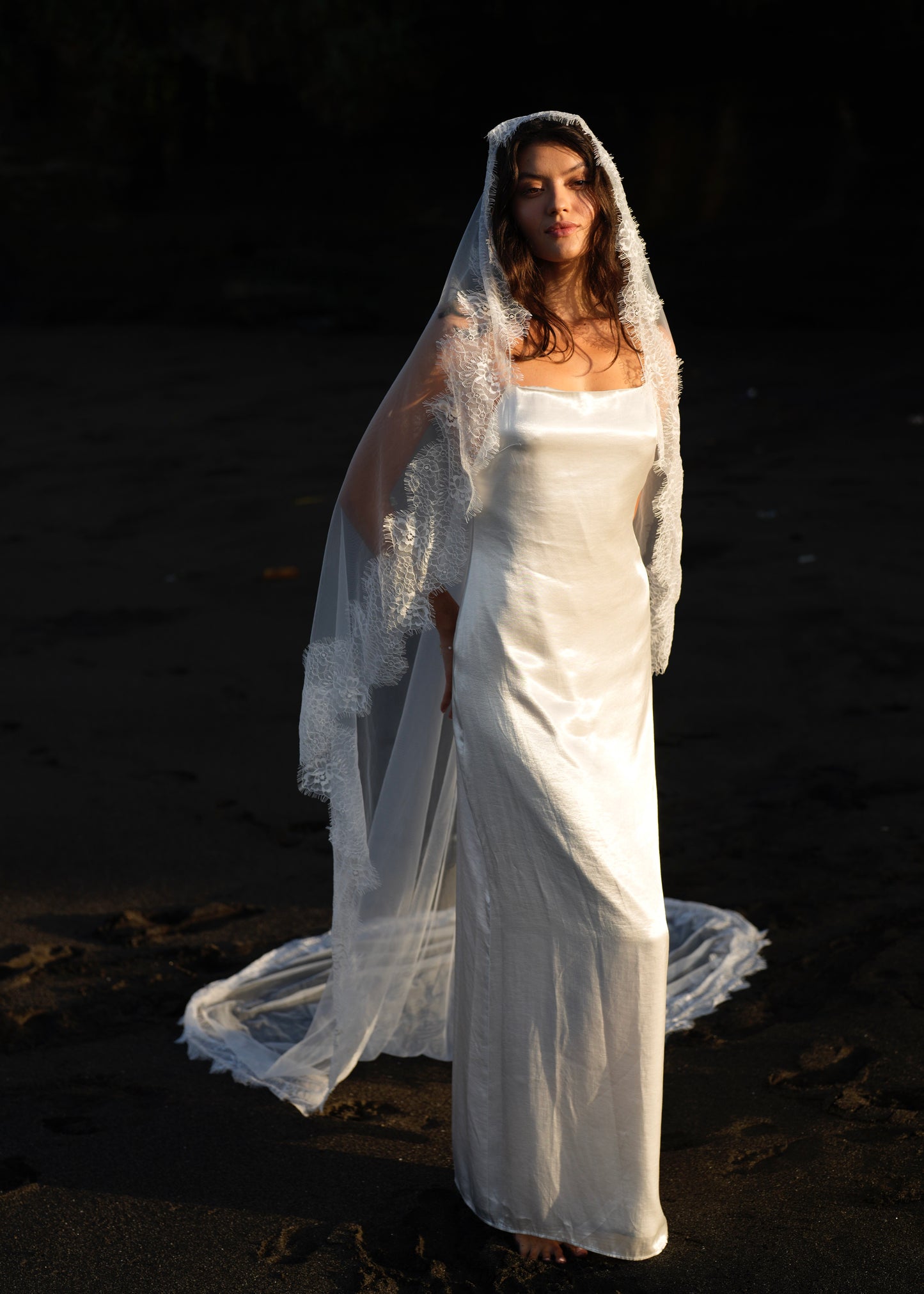 MANTILLA FRENCH CHANTILLY LACE VEIL, SINGLE TIER, CATHEDRAL LENGTH