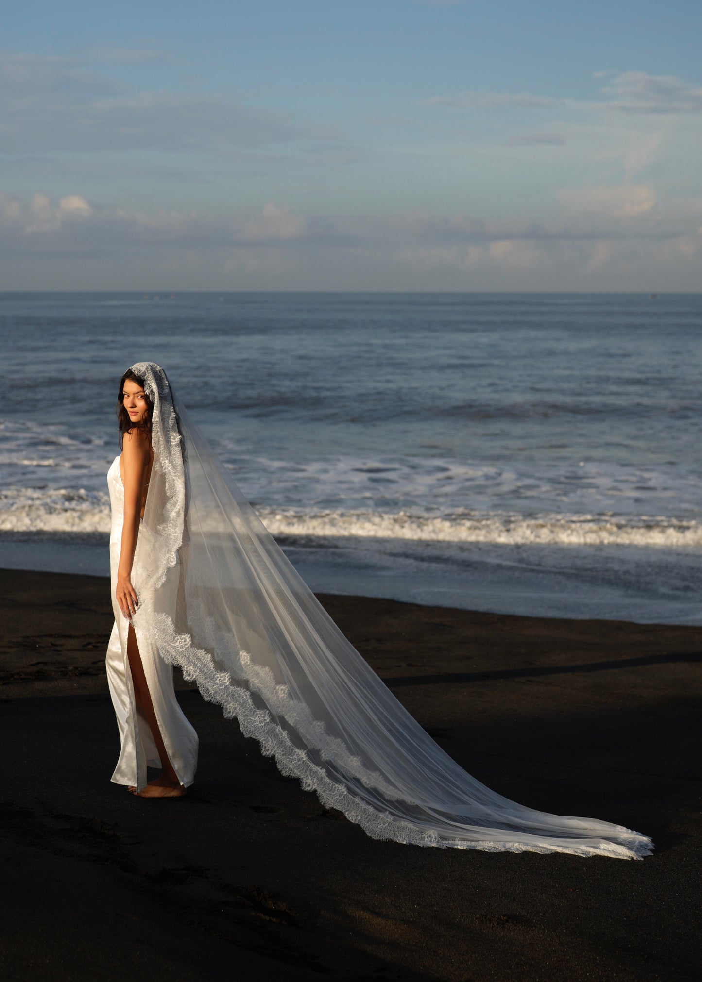 MANTILLA FRENCH CHANTILLY LACE VEIL, SINGLE TIER, CATHEDRAL LENGTH