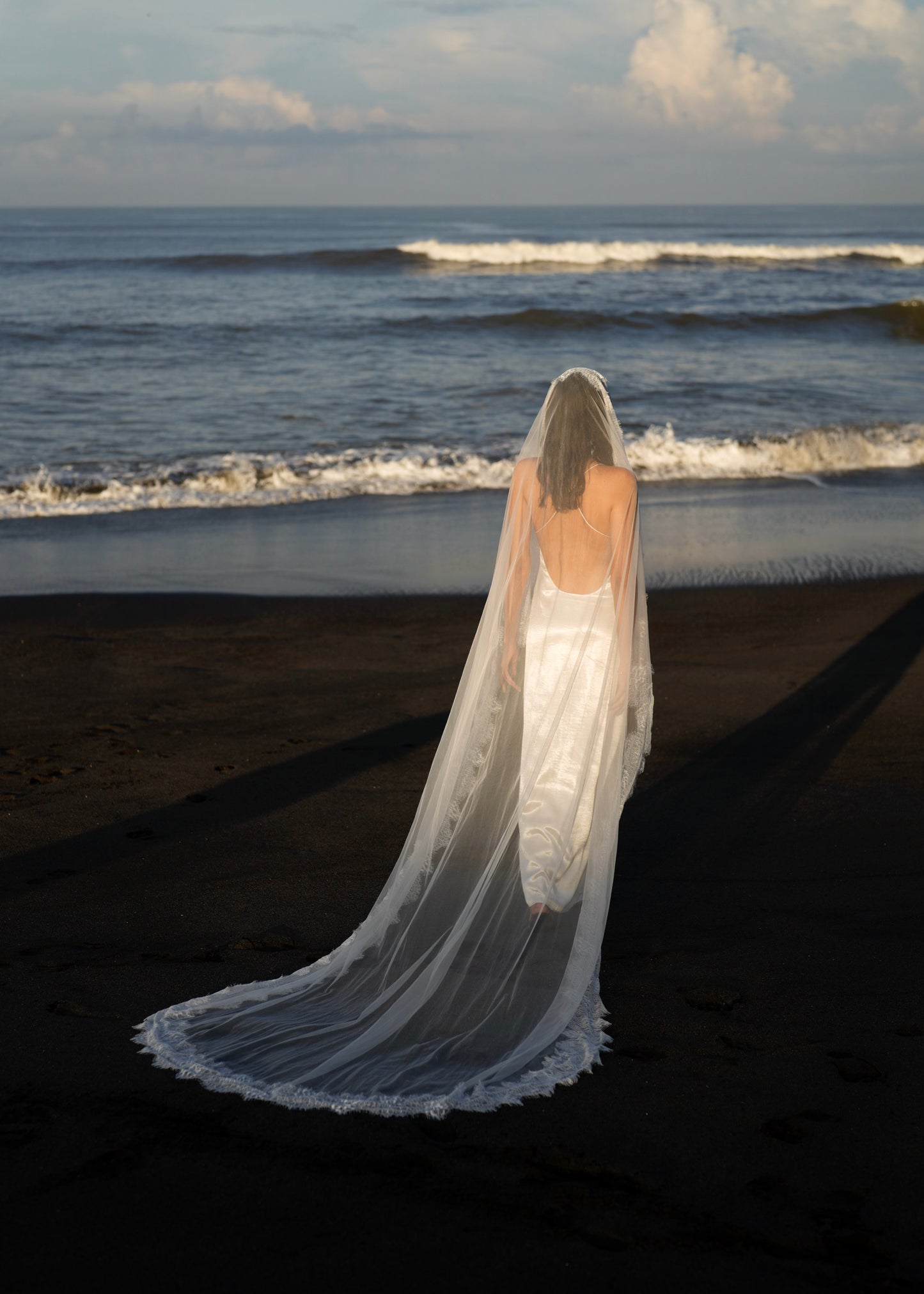 MANTILLA FRENCH CHANTILLY LACE VEIL, SINGLE TIER, CATHEDRAL LENGTH