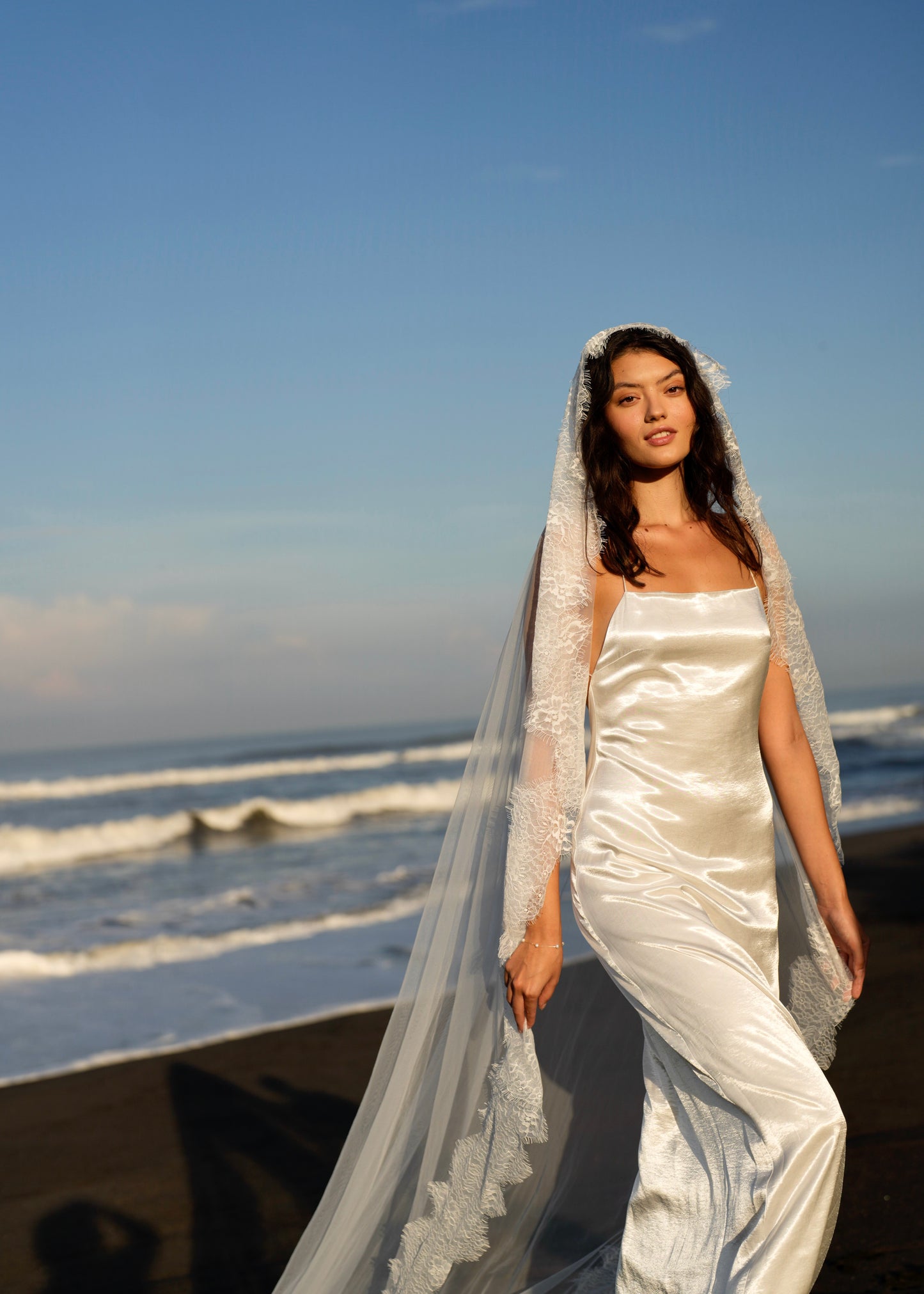 MANTILLA FRENCH CHANTILLY LACE VEIL, SINGLE TIER, CATHEDRAL LENGTH