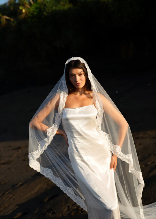MANTILLA LACE VEIL, SINGLE TIER, CATHEDRAL LENGTH
