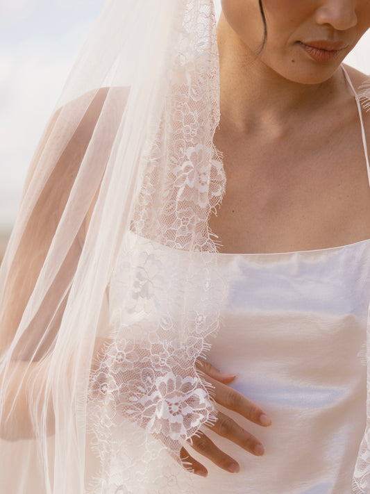 MANTILLA FRENCH CHANTILLY LACE VEIL, SINGLE TIER, CATHEDRAL LENGTH
